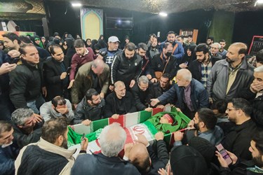 وداع خانواده و اقوام با پیکر «شهید سعید علیدادی» در معراج شهدا