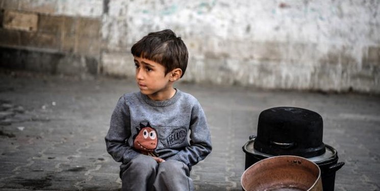 کودکان غزه زیر سایه جنگ نان‌آو‌ر خانواده‌ شدند