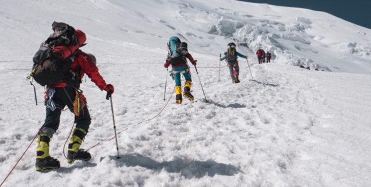 اولین صعود زمستانه ایرانیان بر روی قلل ۷هزار متری+عکس