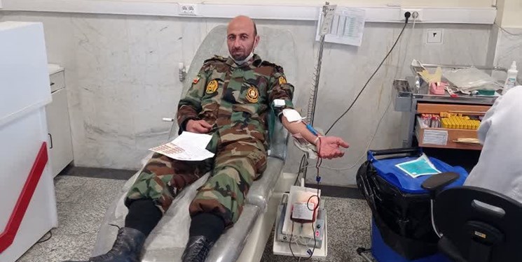 اهدای خون کارکنان گروه ۲۲ توپخانه ارتش در شهرضا