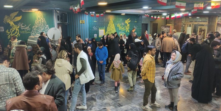 حال و هوای بیست‌و‌یکمین جشنواره فجر مشهد در میانه راه