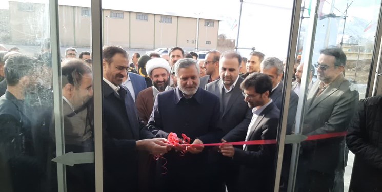 افتتاح و کلنگ‌زنی پروژه‌های شهرستان فارسان با حضور وزیر کار