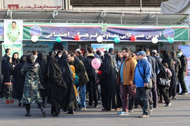 حضور پرشور مردم در ساعات آغازین جشن 45 سالگی  انقلاب اسلامی خیابان آزادی به سمت توحید