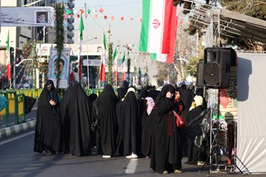 حضور پرشور مردم در ساعات آغازین جشن 45 سالگی  انقلاب اسلامی خیابان آزادی به سمت توحید