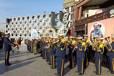 اجرای رزم نوازان در میدان امام حسین در ساعات آغازین جشن 45 سالگی  انقلاب اسلامی میدان امام حسین(ع)