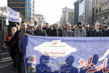 حضور کارکنان سازمان بسیج اصناف همراه با بازاریان و فعالان اقتصادی تهران بزرگ در جشن 45 سالگی انقلاب 