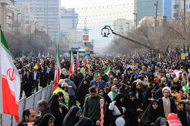 حضور پر شور مردم مشهد در خیابان امام رضا (ع) در  جشن 45 سالگی انقلاب 