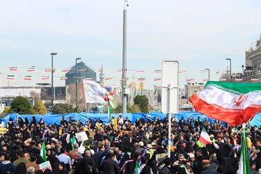 حضور پر شور مردم مشهد در فلکه ی امام رضا (ع) در  جشن 45 سالگی انقلاب 