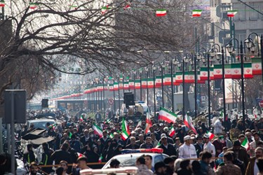 حضور پرشور مردم در ساعات آغازین جشن 45 سالگی  انقلاب اسلامی 
