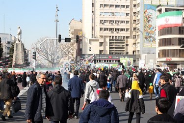 حضور پرشور مردم در ساعات آغازین جشن 45 سالگی  انقلاب اسلامی در  میدان فردوسی