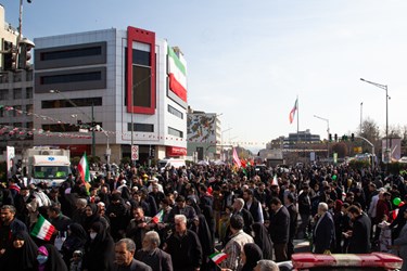حضور پرشور مردم تهران در چهارراه ولیعصر در جشن 45 سالگی انقلاب 