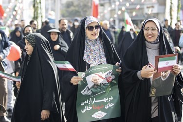 حضور خانواده ها در خیابان آزادی حدفاصل چهار راه نواب_توحید در جشن 45 سالگی انقلاب 