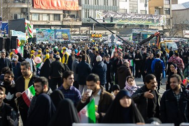 حضور پرشور مردم در میدان انقلاب اسلامی  در جشن 45 سالگی انقلاب 