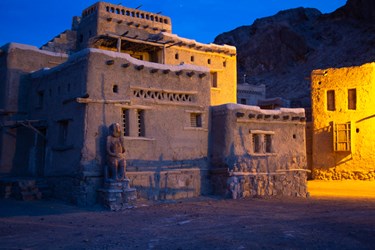 شبیه سازی خانه ها و بت در مکه بعد از غروب آفتاب