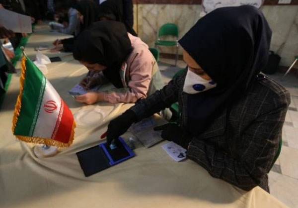 Many people in Tehran wore masks to protect themselves from the coronavirus